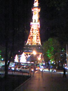 �e���r�����o�b�N�Ɏ����_�����ꂽ�N���X�}�X�c���[�ƃC���~�l�[�V����